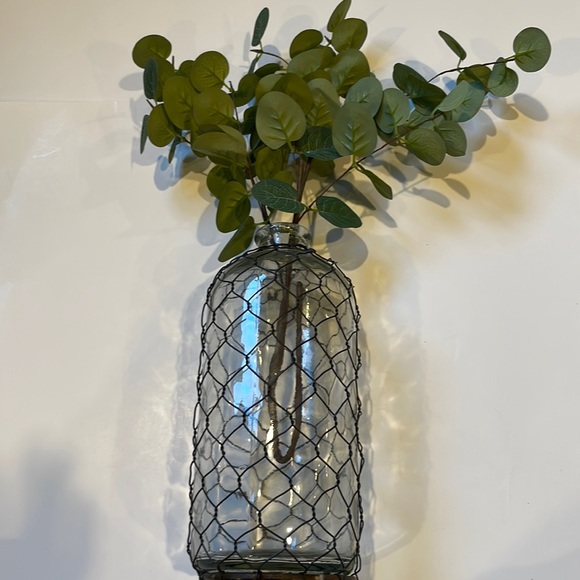 Other - Vase > Chicken Wire